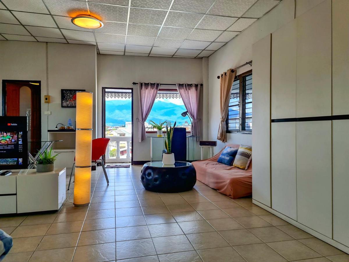 Bed And Terrace Guesthouse Чиангмай Экстерьер фото
