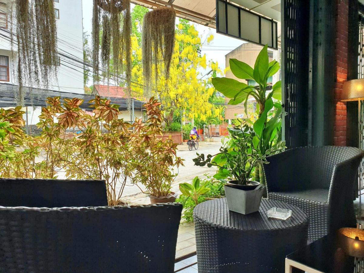 Bed And Terrace Guesthouse Чиангмай Экстерьер фото