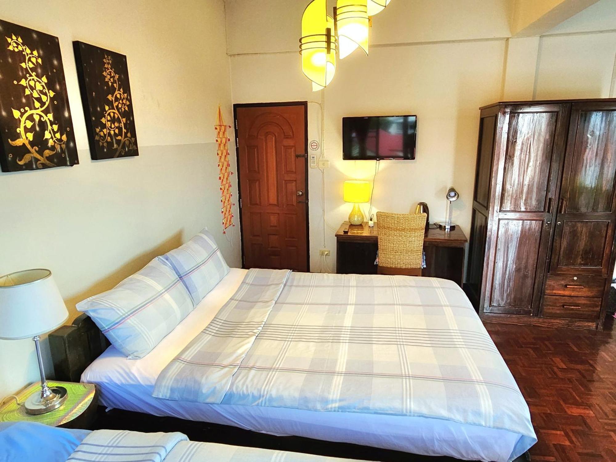 Bed And Terrace Guesthouse Чиангмай Экстерьер фото